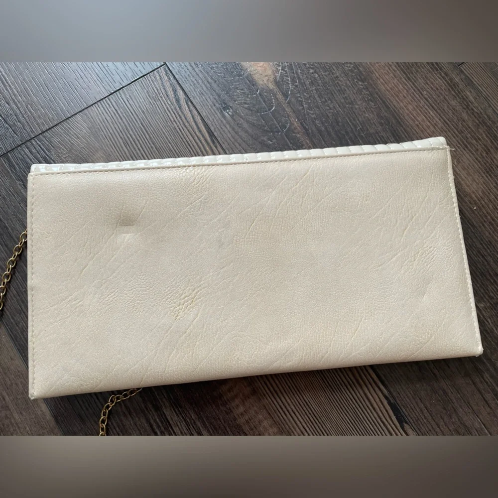 😀‎ Free w/ Purchase Miztique Cream Faux Patent Leather Clutch